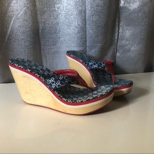 BCBG jean wedges!👖👕🎒💄